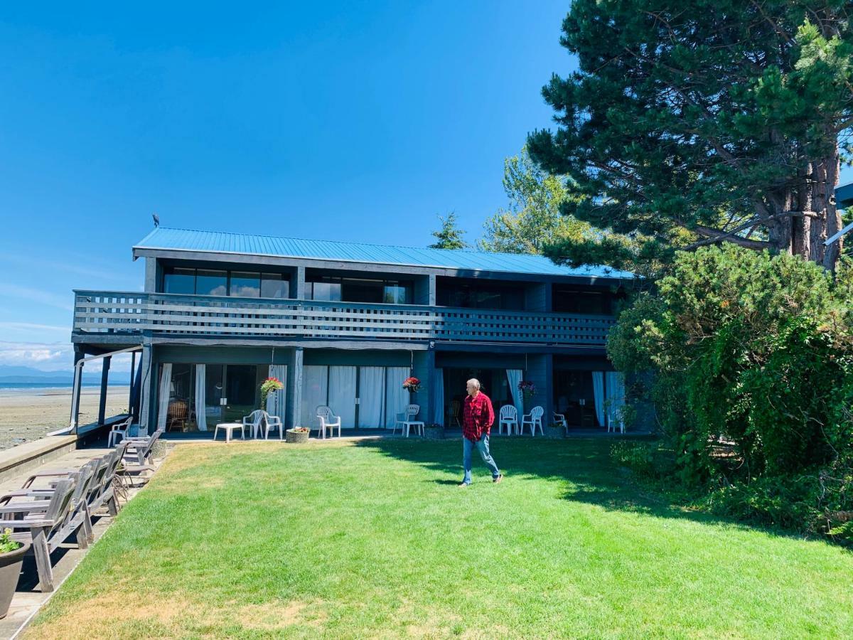 Sand Pebbles Inn Qualicum Beach Exterior photo